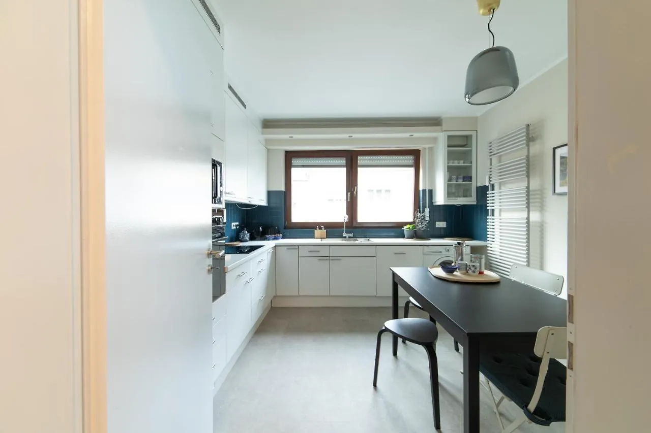 Large & Cosy Apartment For 7 Near City Center