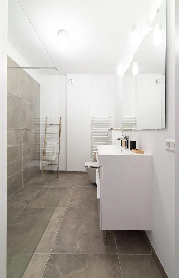 Large & Cosy Apartment For 7 Near City Center