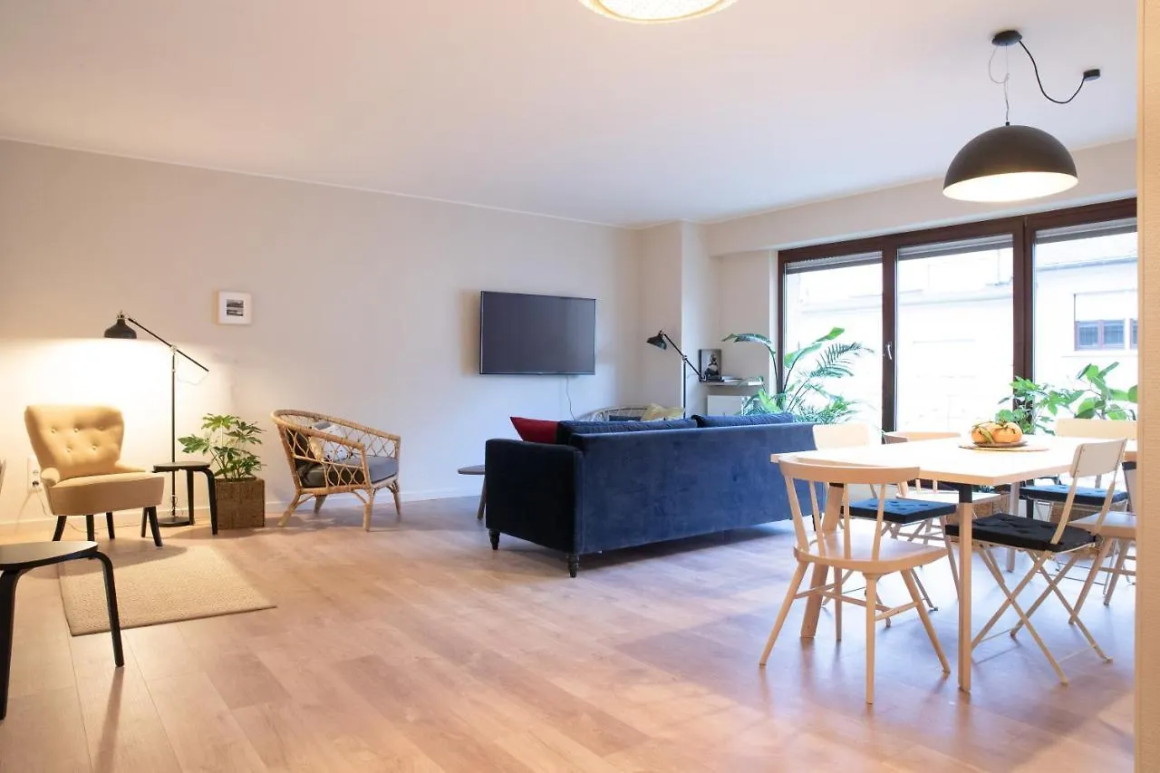 Large & Cosy Apartment For 7 Near City Center